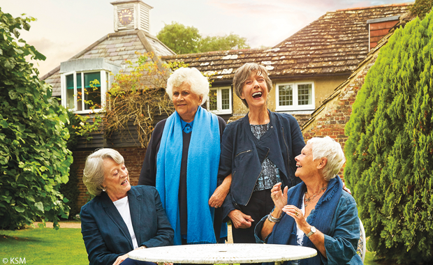 Filmstill aus "Tea with the Dames"