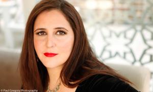 Mithra Mastropierro, Opernsängerin.