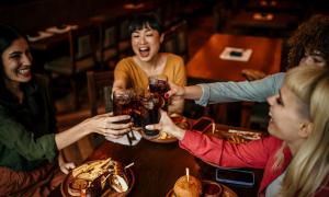 Freundinnen im Restaurant