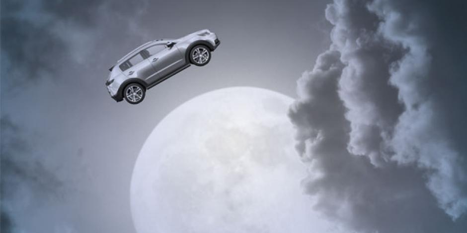 Collage: Auto fliegt vor dem Hintergrund des Mondes