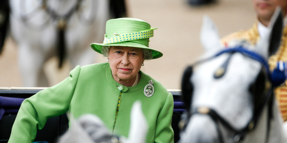 Queen Elizabeth in einer Kutsche