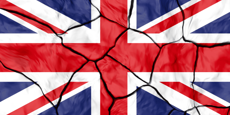 britische Flagge mit Rissen