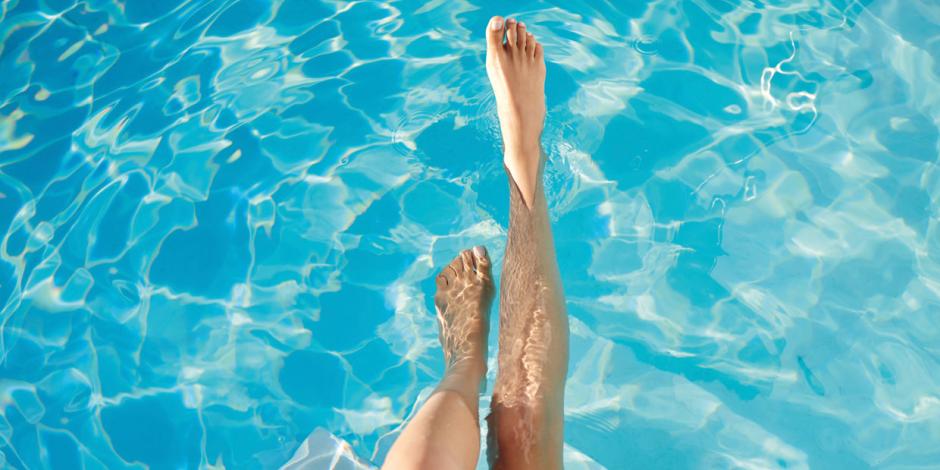 Füße im Wasser
