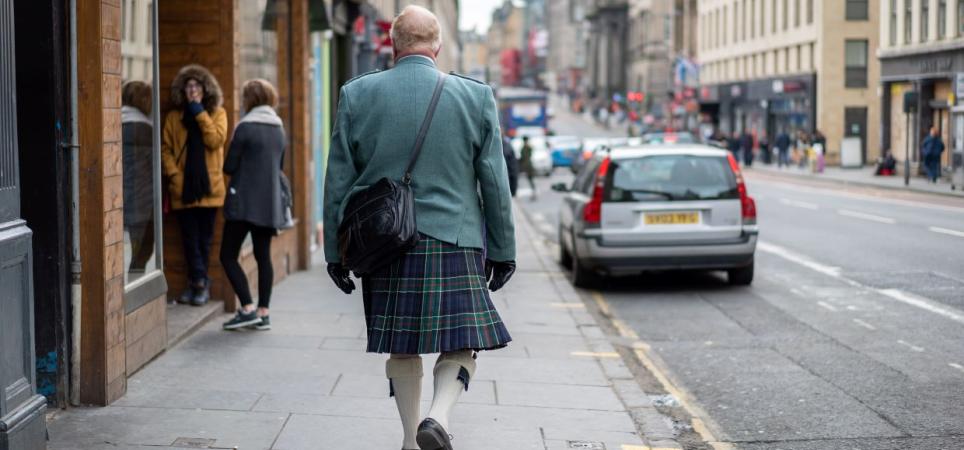 Mann im Schottenrock