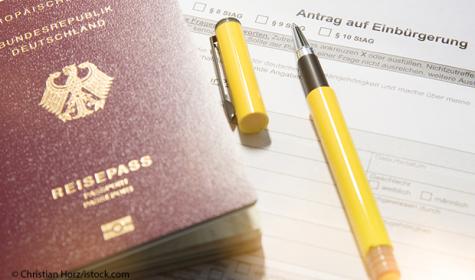 Deutscher Pass mit Antrag für Einbürgerung.