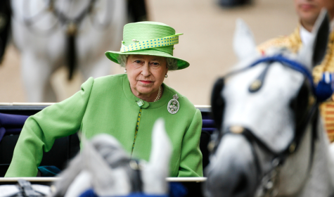 Queen Elizabeth in einer Kutsche