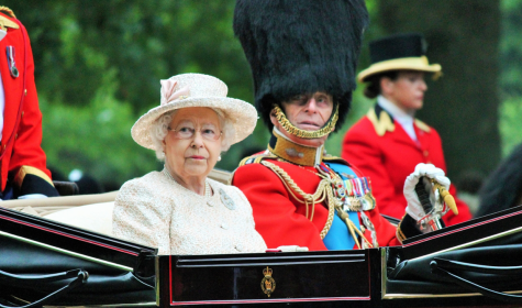 Queen Elizabeth in einer Kutsche