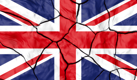 britische Flagge mit Rissen