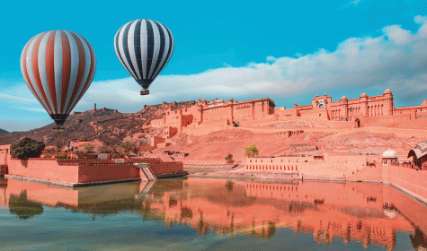 Heißluftballons über Jaipur