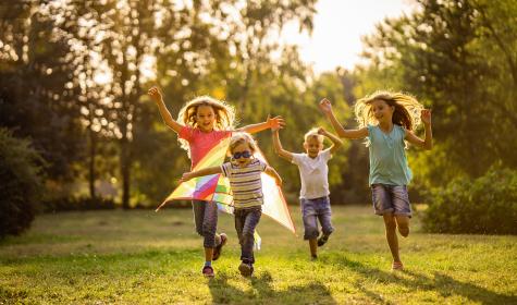 Kinder im Park