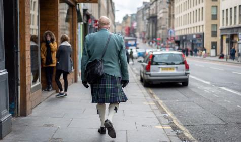 Mann im Schottenrock